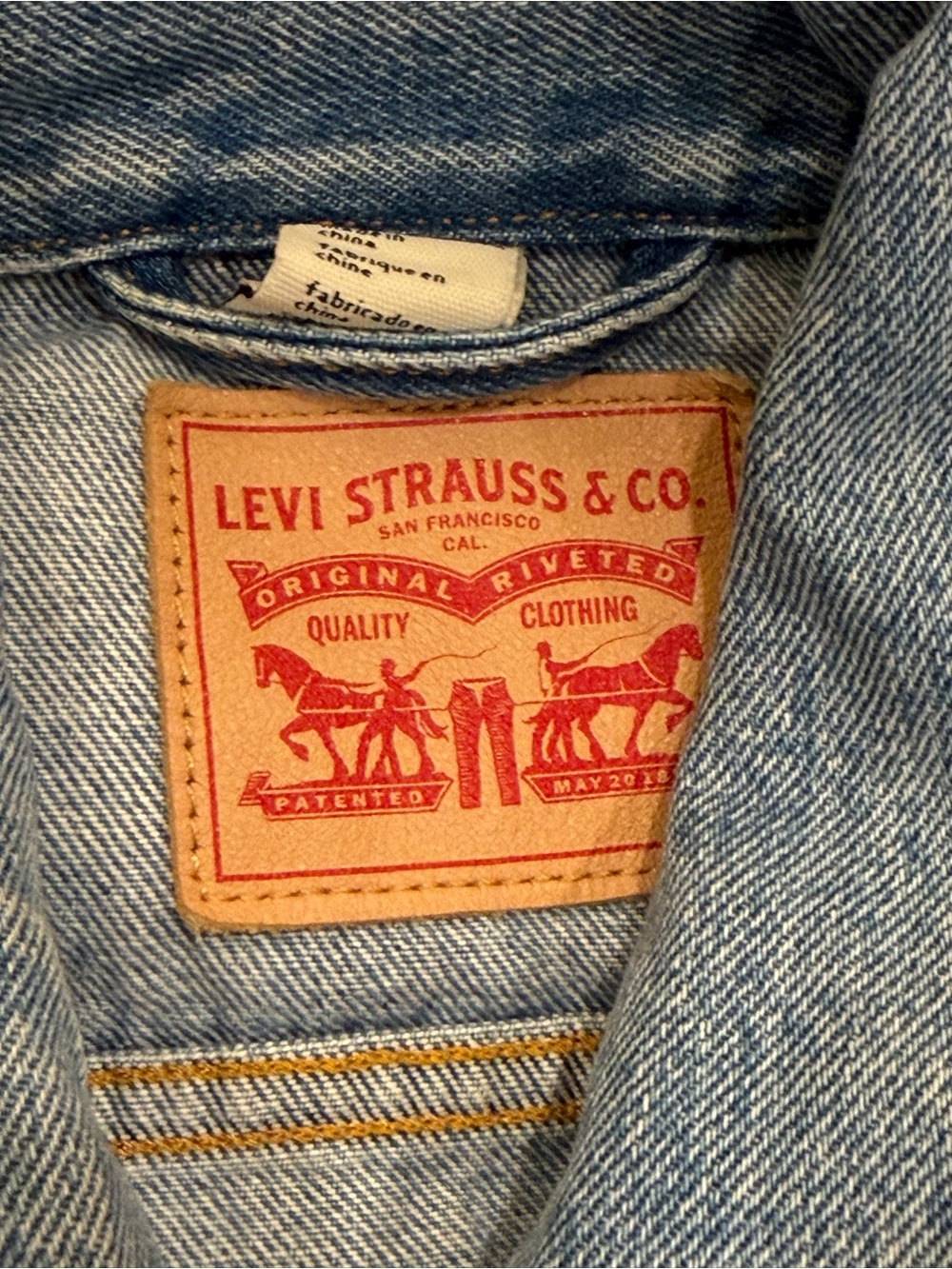 Levi’s Original Trucker Denim Jacket Light Wash Large - Picture 2 of 4